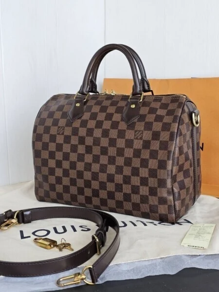 บริการฝากกระเป๋าแบรนด์เนมวัชรพล